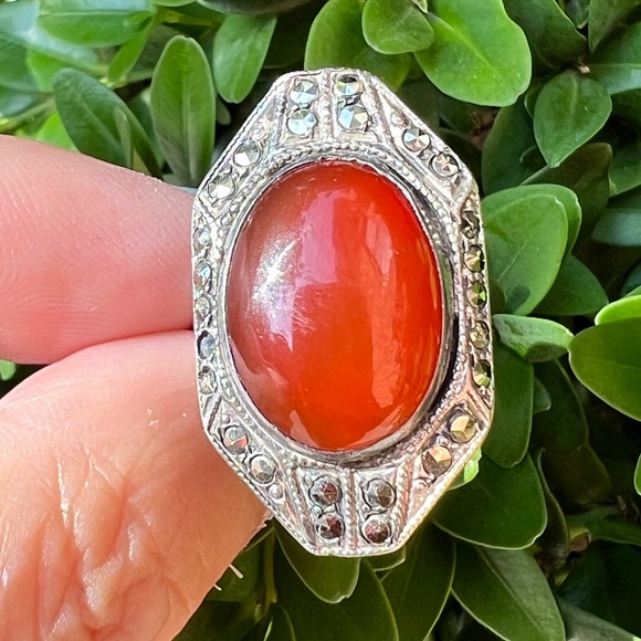 VINTAGE ART DECO STERLING SILVER CARNELIAN CABOCHON AND MARCASITE RING